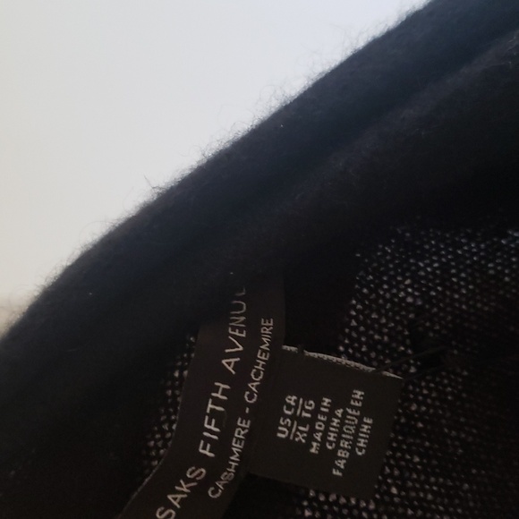 NWT- 100% CASHMERE SAKS FIFTH AVE BLACK SWEATER. XL - Picture 8 of 9